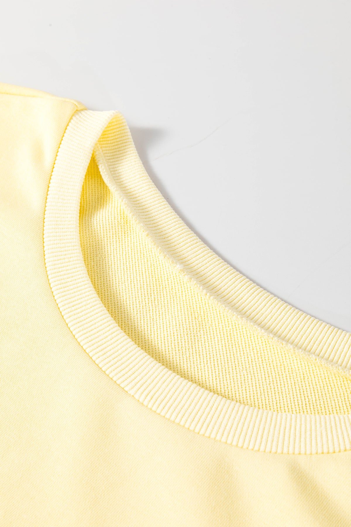 Vestido Amarillo Crema con Encaje Bordado